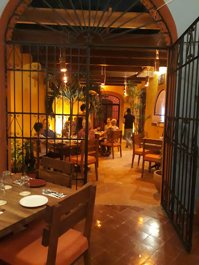 Lou’s restaurant - Calle 55 #522 x 64 y 66, Centro, 97000 Mérida, Yuc., Mexico