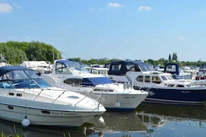 Thames and Kennet Marina image