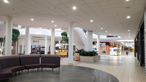 Shopping Mall «Stratford Square Mall», reviews and photos, 152 Stratford Dr, Bloomingdale, IL 60108, USA