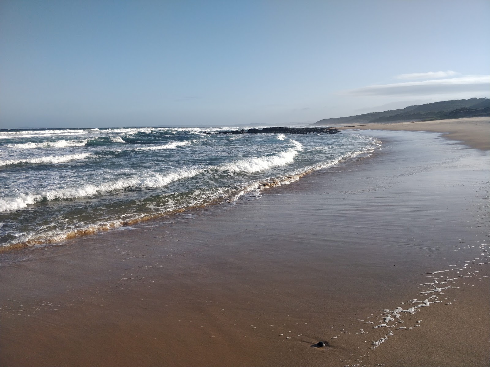 Fotografija Cutlers Beach z svetel pesek površino