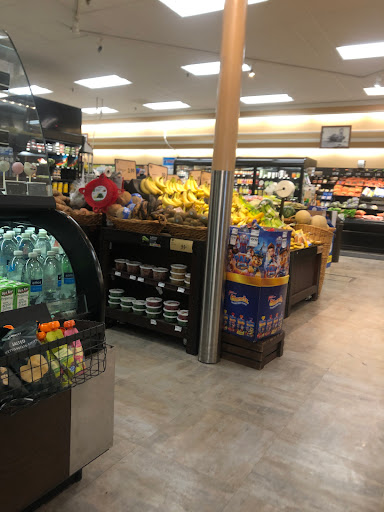 Grocery Store «D & W Fresh Market», reviews and photos, 2181 Wealthy St SE, East Grand Rapids, MI 49506, USA