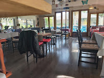 Atmosphère du Restaurant L'ENTREPONT à Berville-sur-Mer - n°8