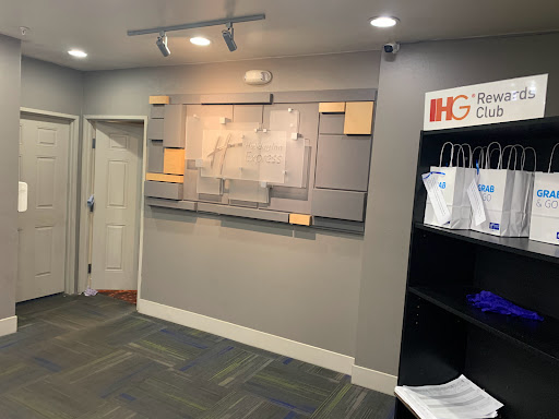 Hotel «Holiday Inn Express Santa Rosa», reviews and photos