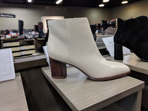 Shoe Store «DSW Designer Shoe Warehouse», reviews and photos, 21001 North Tatum Boulevard, Phoenix, AZ 85050, USA