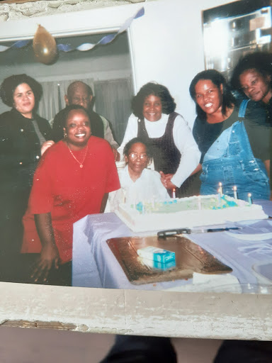 Shopping Mall «Harvard Row Mall», reviews and photos, 21762 W Eleven Mile Rd, Southfield, MI 48076, USA