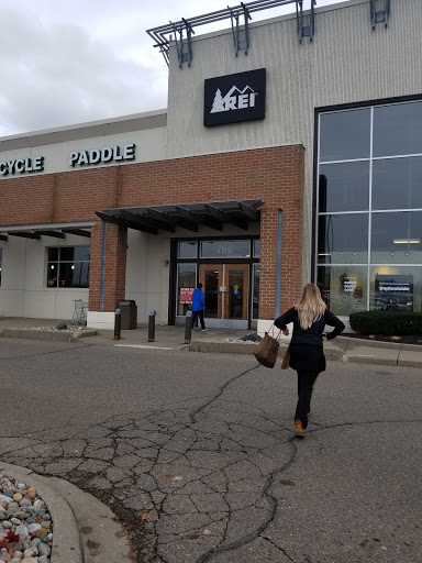 Camping Store «REI», reviews and photos, 766 E Big Beaver Rd, Troy, MI 48083, USA
