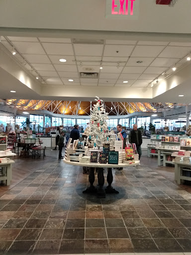 Shopping Mall «The Mall At Lexington Green», reviews and photos, 161 Lexington Green Cir, Lexington, KY 40503, USA