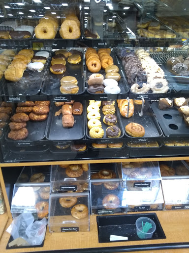 Shopping Mall «Gateway Shopping Center», reviews and photos, 9924 NE Halsey St, Portland, OR 97220, USA