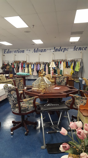 Thrift Store «Goodwill Greenacres/Woodbridge Store & Donation Center», reviews and photos, 6601 Forest Hill Blvd, Greenacres, FL 33413, USA