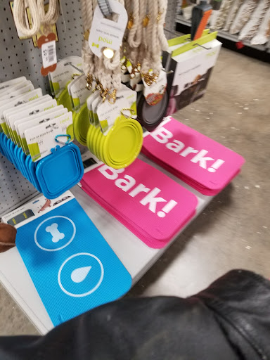 Home Goods Store «At Home», reviews and photos, 1811 N Dixie Hwy, Elizabethtown, KY 42701, USA