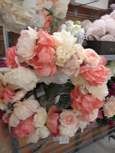 Shopping Mall «Southbury Plaza Shopping Center», reviews and photos, 100 Main St N, Southbury, CT 06488, USA