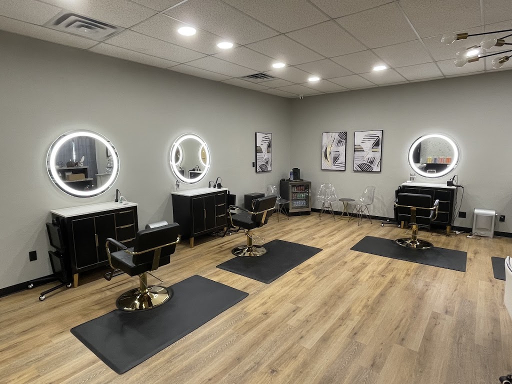 Studio 24 | The salon 72761