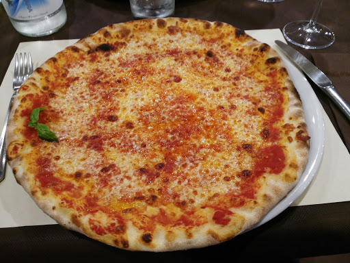 Roses Garden - Ristorante Pizzeria in Follonica, Provincia di Grosseto