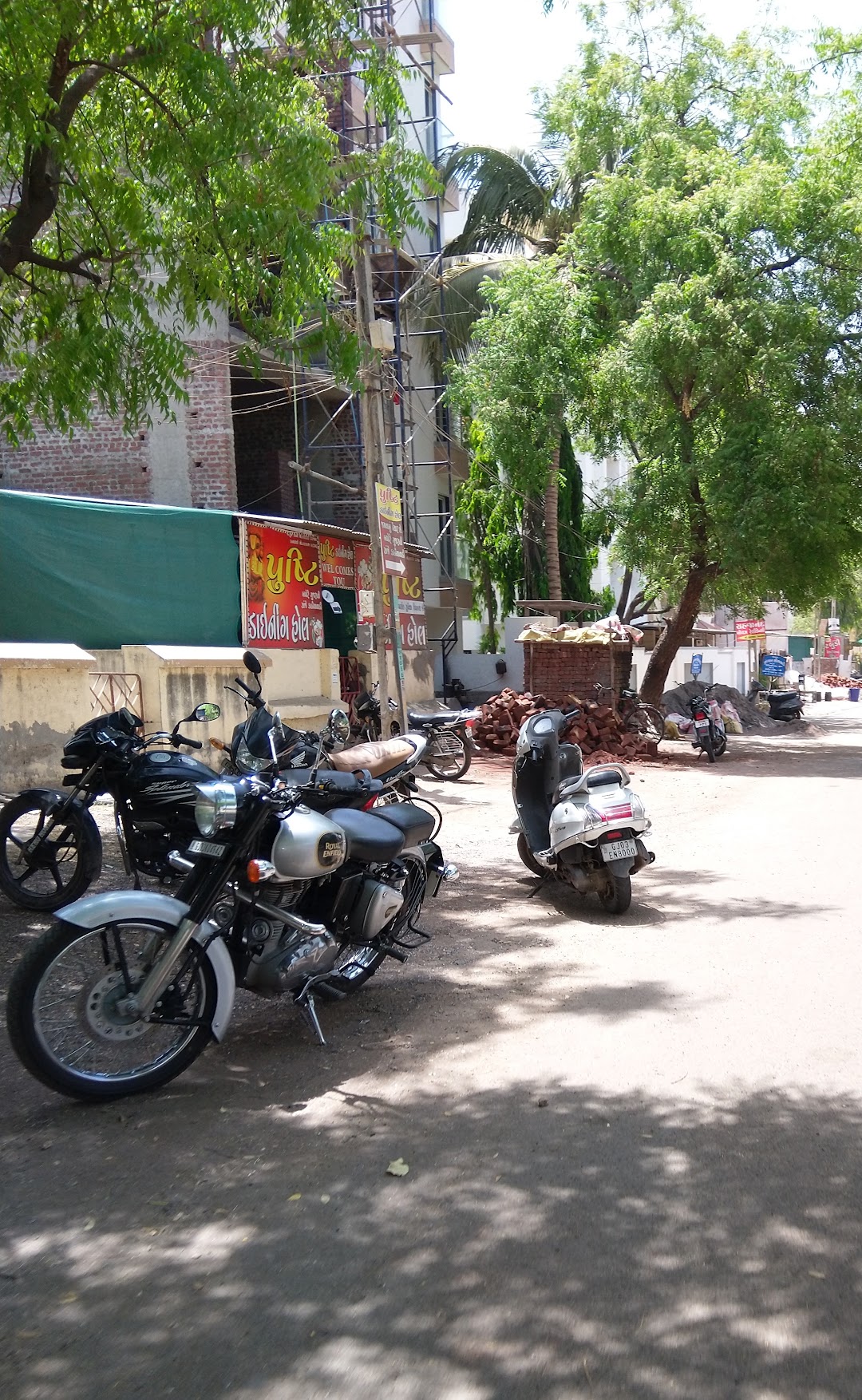 Pushti dining hall
