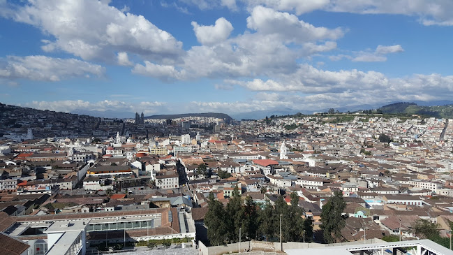 Opiniones de Parqueadero La Ronda en Quito - Aparcamiento