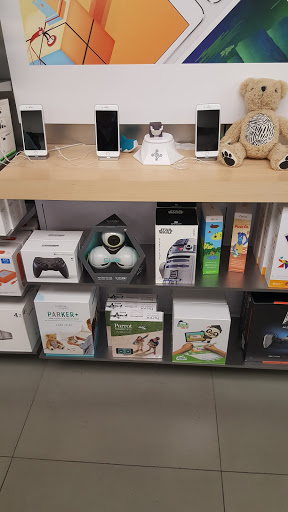 Computer Store «Apple Fashion Fair», reviews and photos, 645 E Shaw Ave, Fresno, CA 93710, USA