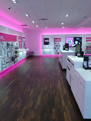 Cell Phone Store «T-Mobile», reviews and photos, 2427 S Hwy 27, Clermont, FL 34711, USA