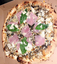 Photo n°11 de Woodtime - Pizzas Authentiques au Feu de Bois & Sandwichs (1 Pizza Achetée = 1 Pizza Offerte ) à Argenteuil ()