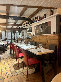 Atmosphère du Restaurant français Petit Prince Restaurant Bistrot Cave à Annecy - n°2