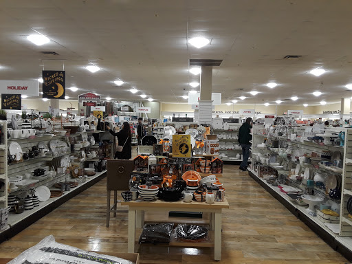 Department Store «T.J. Maxx & HomeGoods», reviews and photos, 105 Middlesex Ave, Somerville, MA 02145, USA