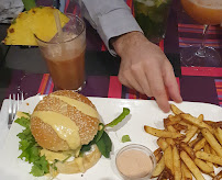 Sandwich au poulet du Restaurant de hamburgers Le Lys d'Or - Burger & Bar à Cocktails à Mantes-la-Jolie - n°10