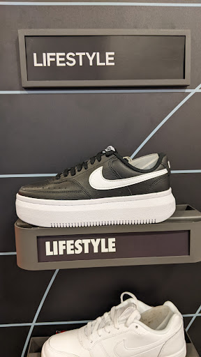 Sporting Goods Store «Nike Factory Store», reviews and photos, 5195 Factory Shops Blvd, Ellenton, FL 34222, USA