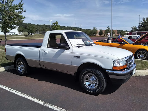 Auto Body Shop «Hayes Auto Body», reviews and photos, 115 Schoolhouse Rd, Souderton, PA 18964, USA