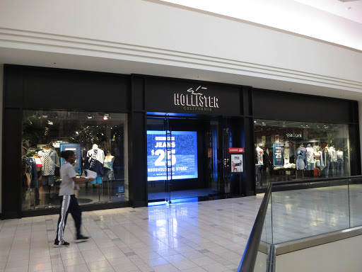 Hollister Co., 321 Sun Valley Mall, Concord, CA 94520, USA, 