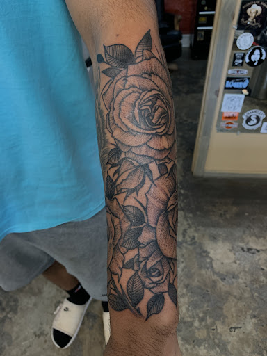 Tattoo Shop «Ironclad Tattoo Gallery», reviews and photos, 194 N 2nd Ave, Saltillo, MS 38866, USA