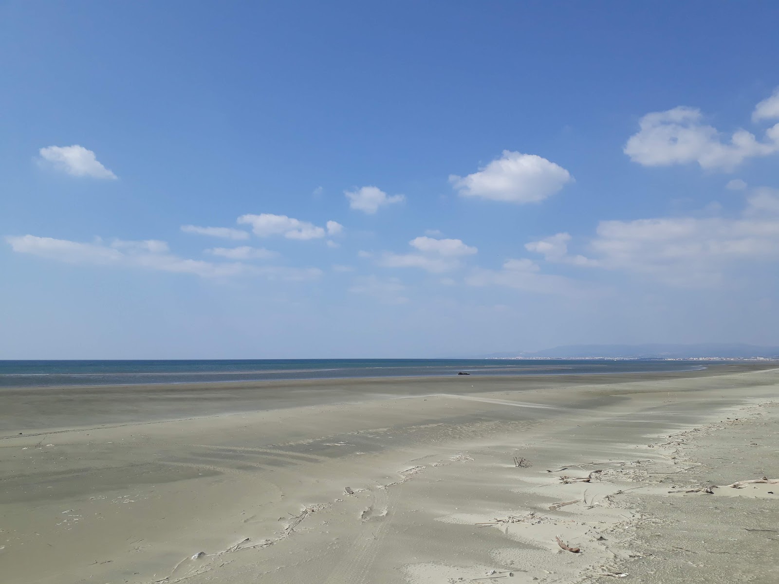 Fotografija Delta Evrosa beach z svetel pesek površino