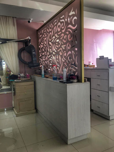 Pink Hair Beauty Lab