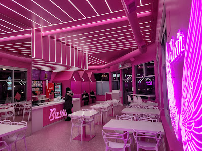BUSSIN BURGER 715 17 Ave SW, Calgary, AB T2S 0B6, Canada