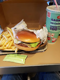 Cheeseburger du Restauration rapide McDonald's à Paris - n°3