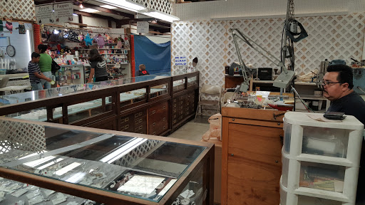 Flea Market «Shelby County Flea Market», reviews and photos, 820 Buck Creek Rd, Simpsonville, KY 40067, USA