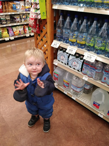 Grocery Store «Harvest Fresh Grocery & Deli», reviews and photos, 251 NE 3rd St, McMinnville, OR 97128, USA