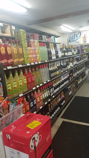 Liquor Store «Town Liquor», reviews and photos, 1127 W Algonquin Rd, Algonquin, IL 60102, USA