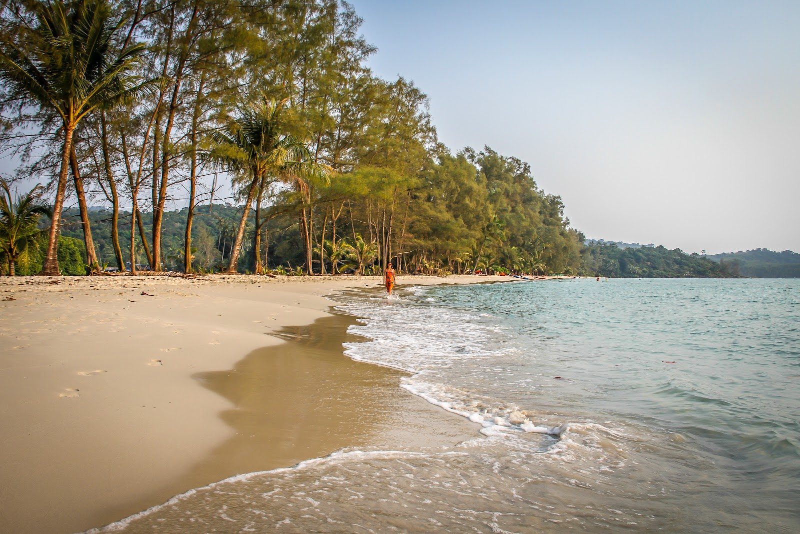 Φωτογραφία του Nang Yai Beach με ευθεία ακτή