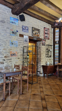 Atmosphère du Restaurant français Relais Saint Jacques à Gimel-les-Cascades - n°2