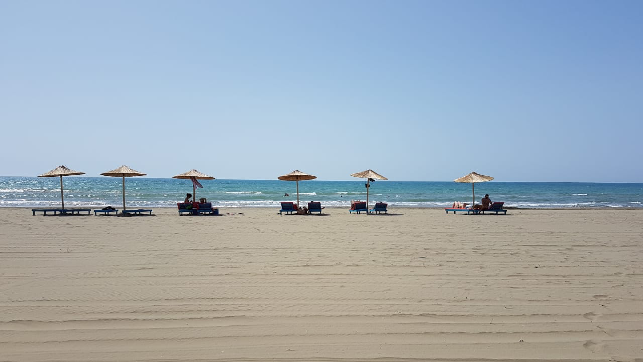 Semanit II beach的照片 带有碧绿色纯水表面