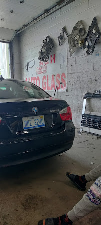 A&H AutoGlass - Photo 9 - Car repair in Detroit, MI, Dearborn