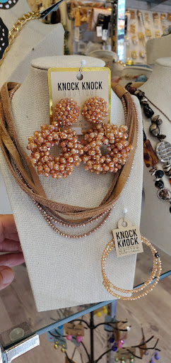 Jewelry Store «Knock Knock Boutique», reviews and photos, 110 W Chocolate Ave, Hershey, PA 17033, USA