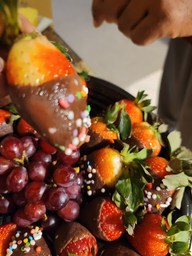 Gift Shop «Edible Arrangements», reviews and photos, 617 Uptown Blvd #105, Cedar Hill, TX 75104, USA