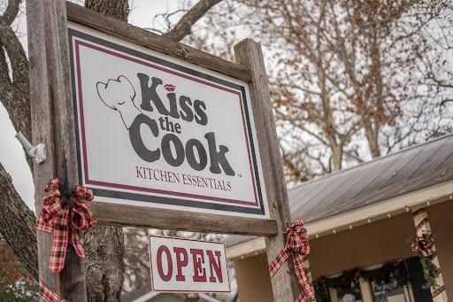 Kitchen Supply Store «Kiss The Cook Kitchen Shop», reviews and photos, 113 E Theissen St, Boerne, TX 78006, USA