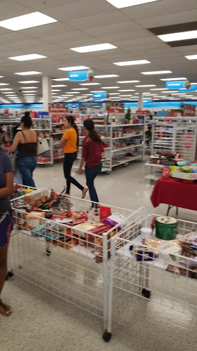 Clothing Store «Ross Dress for Less», reviews and photos, 921 E Commercial Blvd, Oakland Park, FL 33334, USA