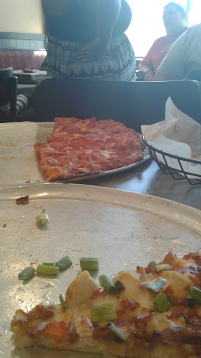 Pizza Restaurant «Round Table Pizza Clubhouse», reviews and photos, 2960 Treat Blvd, Concord, CA 94518, USA