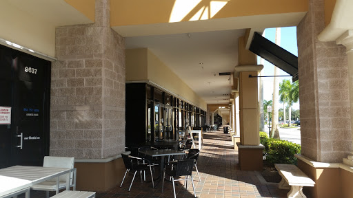 Movie Theater «Regal Cinemas Magnolia Place 16», reviews and photos, 9645 Westview Dr, Coral Springs, FL 33076, USA