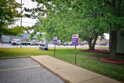 Shipping and Mailing Service «FedEx Ship Center», reviews and photos, 17170 Westview Ave, South Holland, IL 60473, USA