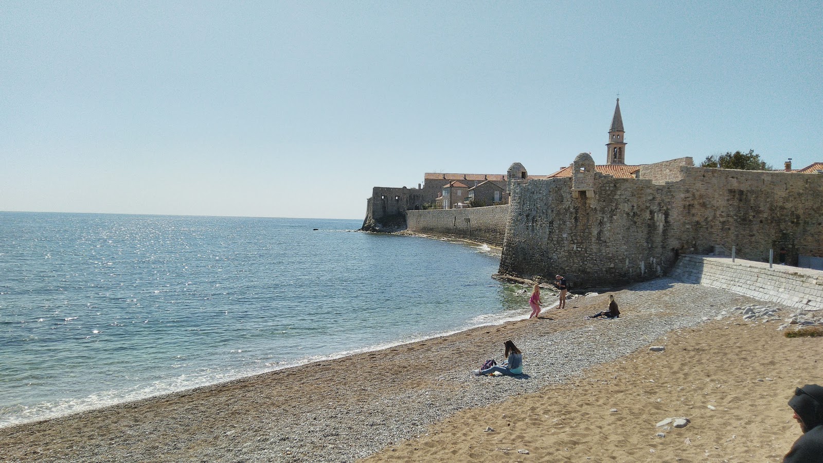 Fotografie cu Pizana beach cu o suprafață de pietricel ușor