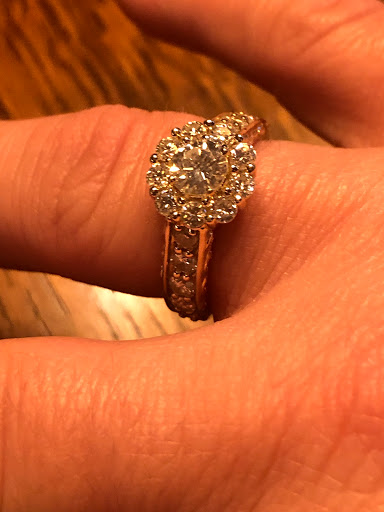 Jewelry Store «Rogers & Hollands Jewelers», reviews and photos, 1352 Mall Loop Dr, Joliet, IL 60431, USA