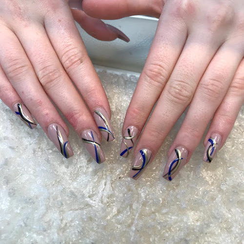 Skylar nails - Worthing